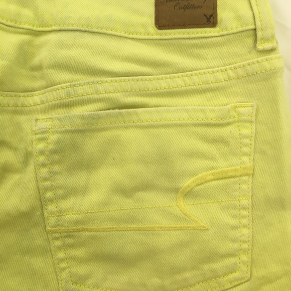American Eagle fray shorts in Neon yellow (size 6) - Picture 4 of 6
